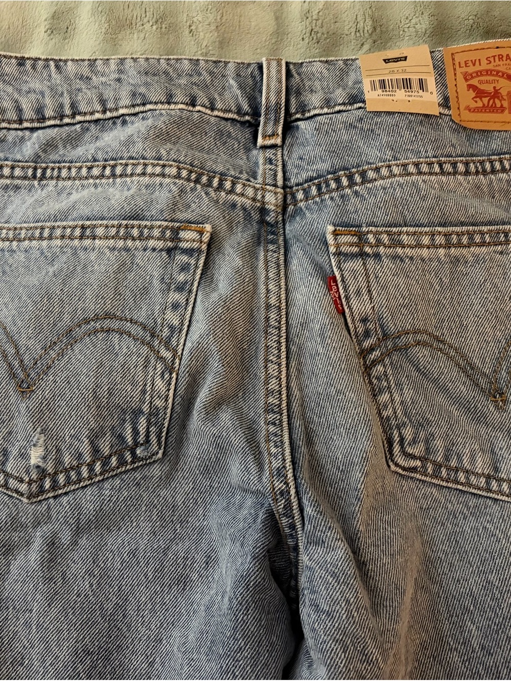 New w/Tags Women’s Levi’s Distressed “Superlow Loose” Jeans, Size 28x32 - Picture 6 of 8